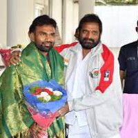 క్రీడాకారుడిని అభినందించిన మంత్రి శ్రీనివాస్ గౌడ్