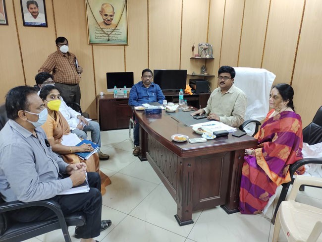 టిడ్కో ఎండీతో టీడీపీ నేతల భేటీ టిడ్కో ఎండీతో టీడీపీ నేతల భేటీ