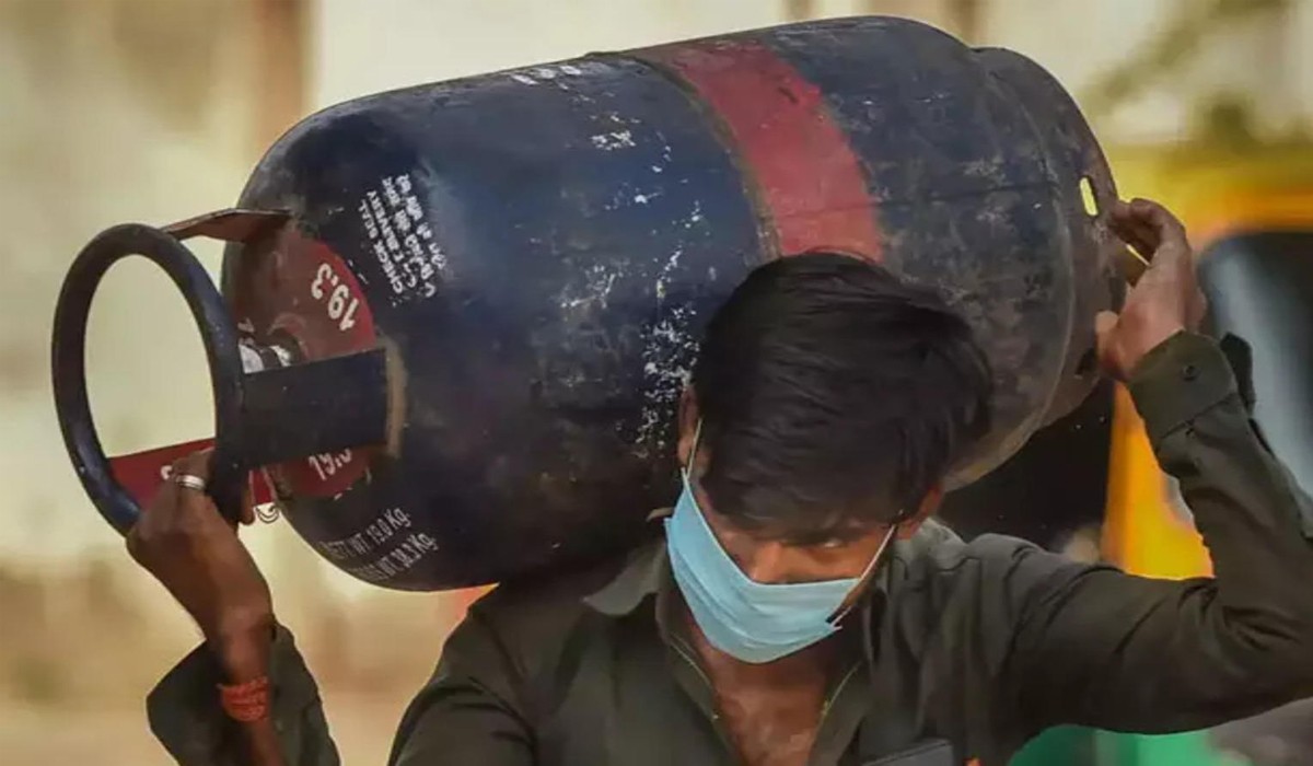 స్వల్పంగా పెరిగిన వాణిజ్య గ్యాస్ సిలిండర్ల ధరలు స్వల్పంగా పెరిగిన వాణిజ్య గ్యాస్ సిలిండర్ల ధరలు