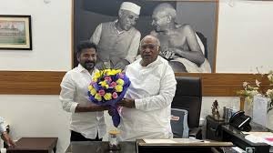 ఖర్గేతో రేవంత్ రెడ్డి భేటీ ఖర్గేతో రేవంత్ రెడ్డి భేటీ