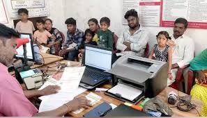 రేషన్ కార్డుల కోసం పడిగాపులు రేషన్ కార్డుల కోసం పడిగాపులు