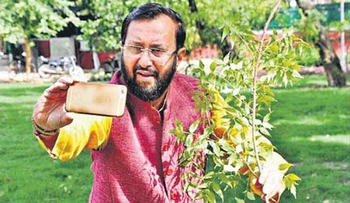 గ్రీన్ ఛాలెంజ్ ను స్వీకరించిన కేంద్రమంత్రి ప్రకాశ్ జవదేకర్ గ్రీన్ ఛాలెంజ్ ను స్వీకరించిన కేంద్రమంత్రి ప్రకాశ్ జవదేకర్