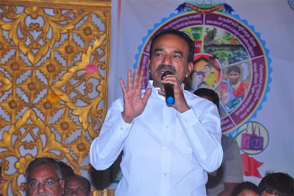 దంత వైద్యులు గ్రామీణ ప్రాంతాల మీద దృష్టి పెట్టాలి: మంత్రి ఈటెల దంత వైద్యులు గ్రామీణ ప్రాంతాల మీద దృష్టి పెట్టాలి: మంత్రి ఈటెల