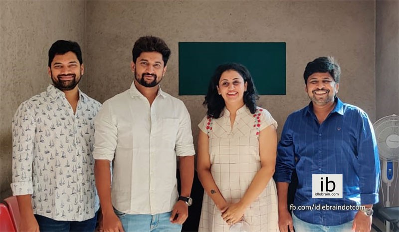 డబ్బింగ్ కార్యక్రమాలు జరుపుకుంటోన్న నేచురల్ స్టార్ నాని, శివ నిర్వాణ, షైన్స్క్రీన్స్ ల `టక్ జగదీష్` డబ్బింగ్ కార్యక్రమాలు జరుపుకుంటోన్న నేచురల్ స్టార్ నాని, శివ నిర్వాణ, షైన్స్క్రీన్స్ ల `టక్ జగదీష్`