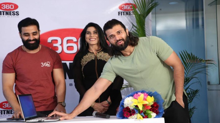 30 రోజుల్లో బరువు తగ్గే ఛాలెంజ్ ను ప్రారంభించిన హీరో విజయ్ దేవరకొండ 30 రోజుల్లో బరువు తగ్గే ఛాలెంజ్ ను ప్రారంభించిన హీరో విజయ్ దేవరకొండ