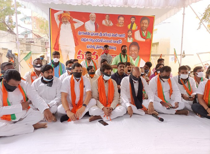 చైతన్యపురిలో పలు కార్యక్రమంలో పాల్గొన్న బండి సంజయ్ చైతన్యపురిలో పలు కార్యక్రమంలో పాల్గొన్న బండి సంజయ్