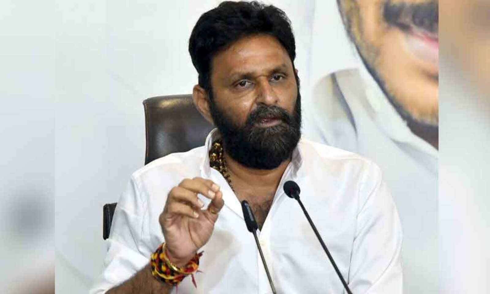 కొడాలి నాని వ్యవహారంతో తలనొప్పి కొడాలి నాని వ్యవహారంతో తలనొప్పి