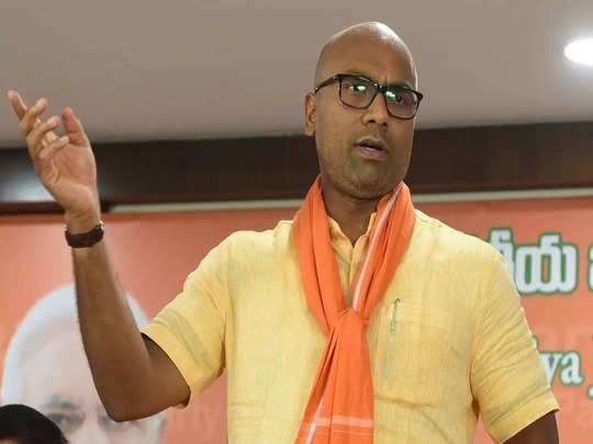 డీజీపీ మహేందర్ రెడ్డి లాంటి వారి వలనే పోలీస్ శాఖ నాశనం డీజీపీ మహేందర్ రెడ్డి లాంటి వారి వలనే పోలీస్ శాఖ నాశనం