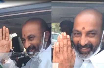 బండి సంజయ్ బెయిల్ పిటిషన్ను తిరస్కరించిన కోర్టు బండి సంజయ్ బెయిల్ పిటిషన్ను తిరస్కరించిన కోర్టు