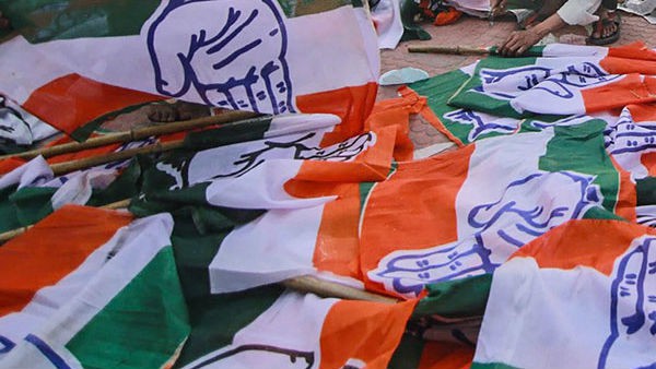 రిలాక్స్ అవుతున్న కాంగ్రెస్ లీడర్లు... రిలాక్స్ అవుతున్న కాంగ్రెస్ లీడర్లు...