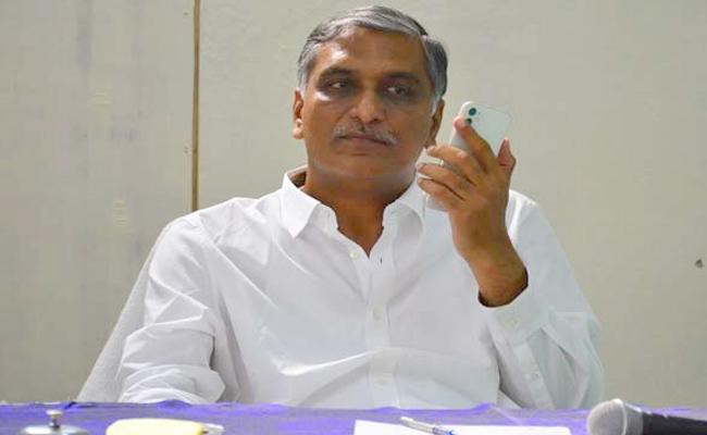 అధికారులపై మండిపడ్డ మంత్రి హరీశ్ రావు అధికారులపై మండిపడ్డ మంత్రి హరీశ్ రావు