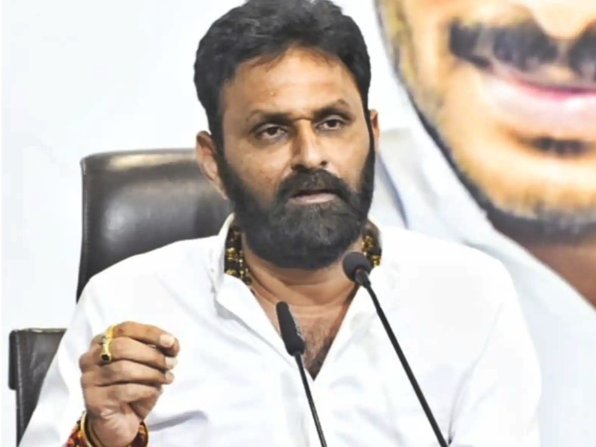 టీడీపీకి ఇంగిత జ్ఞానం లేదు.. క్యాసినోపై బైడెన్కు ఫిర్యాదు చేస్తారేమో?: కొడాలి నాని టీడీపీకి ఇంగిత జ్ఞానం లేదు.. క్యాసినోపై బైడెన్కు ఫిర్యాదు చేస్తారేమో?: కొడాలి నాని