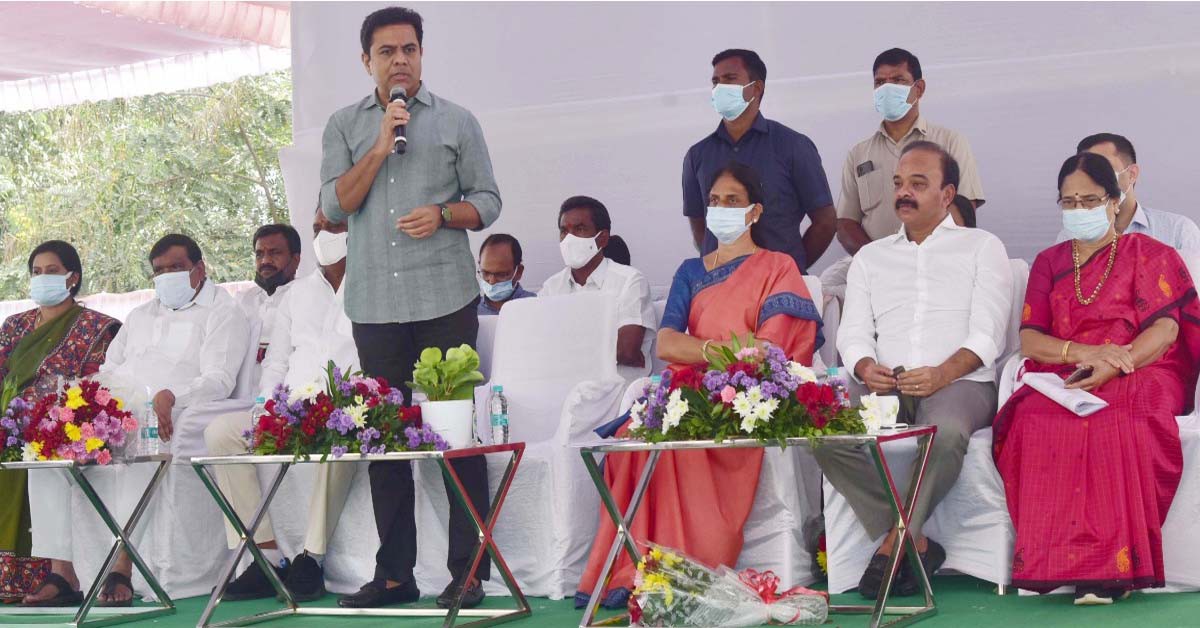 ఓఅర్ఆర్ పేజ్-2ప్రాజెక్టు ను ప్రారంభించిన మంత్రి కేటీఆర్ ఓఅర్ఆర్ పేజ్-2ప్రాజెక్టు ను ప్రారంభించిన మంత్రి కేటీఆర్