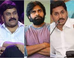 క్రాస్ రోడ్స్ లో మెగా ఫ్యాన్స్ క్రాస్ రోడ్స్ లో మెగా ఫ్యాన్స్