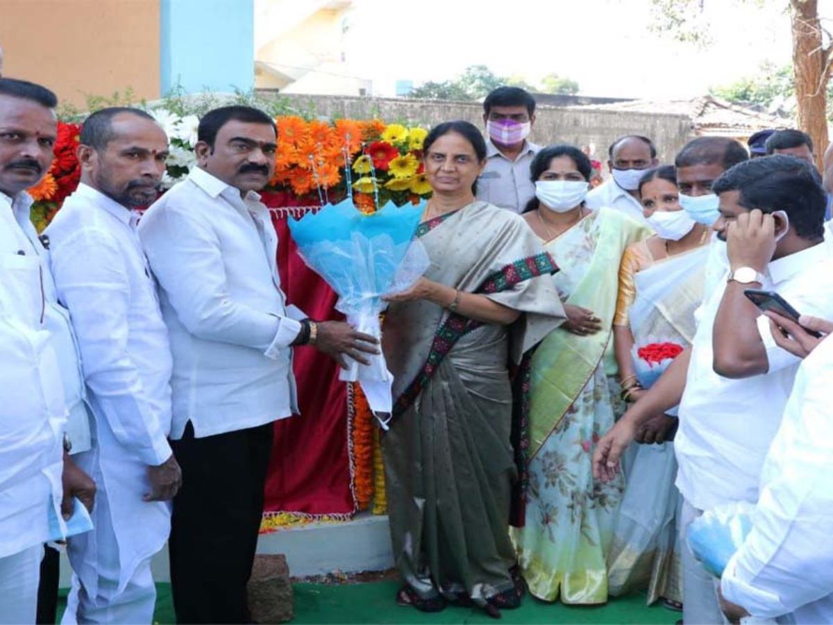 బడంగ్ పేట్ లో మంత్రి సబిత పర్యటన బడంగ్ పేట్ లో మంత్రి సబిత పర్యటన
