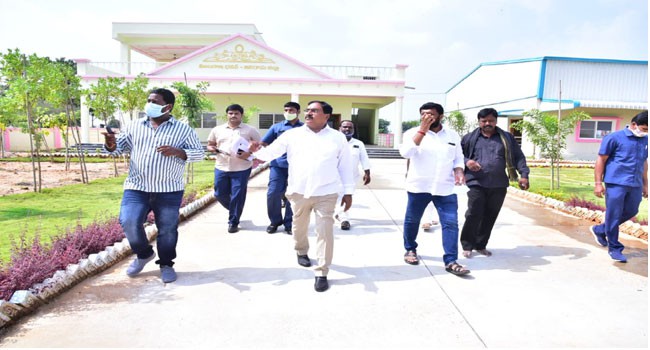ప్రారంభోత్సవానికి సిద్దమయిన జనగామ తెరాస పార్టీ కార్యాలయం ప్రారంభోత్సవానికి సిద్దమయిన జనగామ తెరాస పార్టీ కార్యాలయం