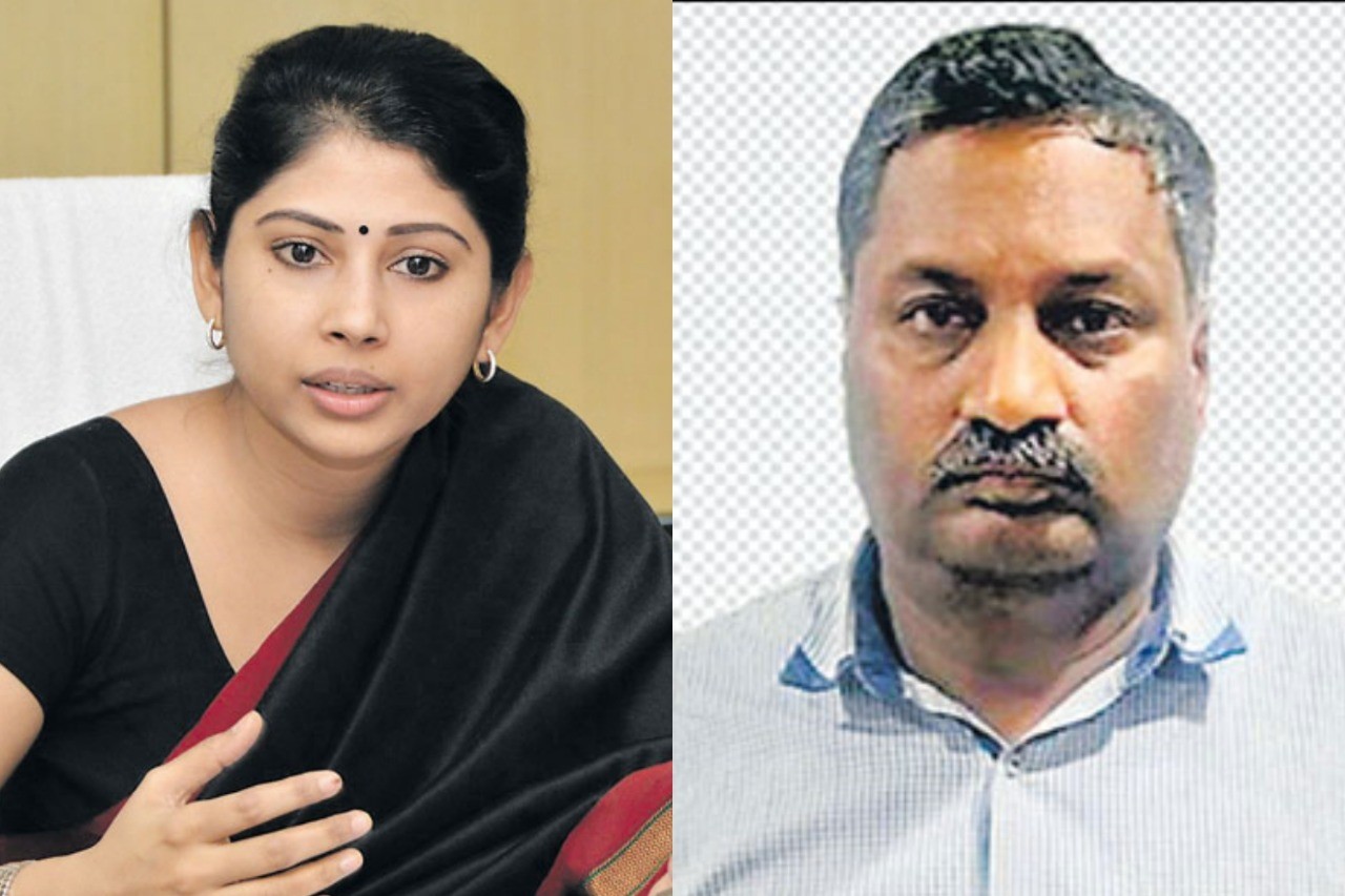 డీటీ అనంద్ కుమార్ రెడ్డి సస్పెండ్ డీటీ అనంద్ కుమార్ రెడ్డి సస్పెండ్