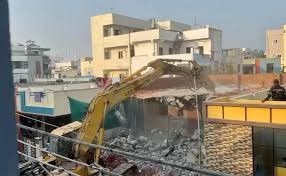 అడ్డగోలుగా ఆక్రమణలు.. ఉందిగా జాగా...వేసేయ్ పాగా అడ్డగోలుగా ఆక్రమణలు.. ఉందిగా జాగా...వేసేయ్ పాగా