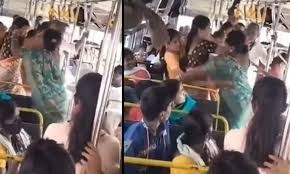 బస్సులో సీట్లకోసం మహిళల సిగపట్లు బస్సులో సీట్లకోసం మహిళల సిగపట్లు