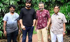 హీరో శ్రీకాంత్ రిలీజ్ చేసిన `6 టీన్స్` హీరో రోహిత్ లేటెస్ట్ యాక్షన్ ఎంటర్టైనర్ `కళాకార్` ఫస్ట్ లుక్ పోస్టర్. హీరో శ్రీకాంత్ రిలీజ్ చేసిన `6 టీన్స్` హీరో రోహిత్ లేటెస్ట్ యాక్షన్ ఎంటర్టైనర్ `కళాకార్` ఫస్ట్ లుక్ పోస్టర్.