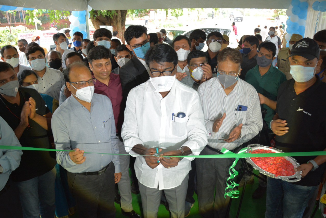 ఎలక్ట్రిక్ వాహనాల వినియోగంతో వాయు, శబ్ధ కాలుష్యానికి చెక్ 3 సీటర్ ప్యాసింజర్ ఎలక్ట్రికల్ ఆటోను ప్రారంభించిన రవాణా శాఖ మంత్రి పువ్వాడ ఎలక్ట్రిక్ వాహనాల వినియోగంతో వాయు, శబ్ధ కాలుష్యానికి చెక్ 3 సీటర్ ప్యాసింజర్ ఎలక్ట్రికల్ ఆటోను ప్రారంభించిన రవాణా శాఖ మంత్రి పువ్వాడ