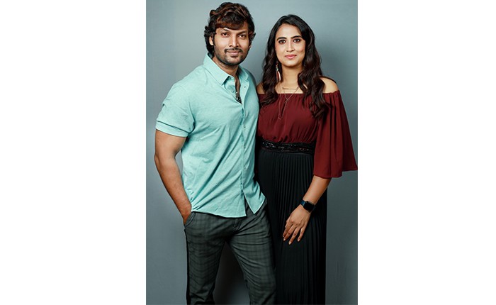 థ్లిల్లర్ నేపథ్యంగా ప్రేక్షకుల ముందుకి రాబోతున్న అశ్మీ, మోషన్ పోస్టర్ కి అనూహ్య స్పందన థ్లిల్లర్ నేపథ్యంగా ప్రేక్షకుల ముందుకి రాబోతున్న అశ్మీ, మోషన్ పోస్టర్ కి అనూహ్య స్పందన