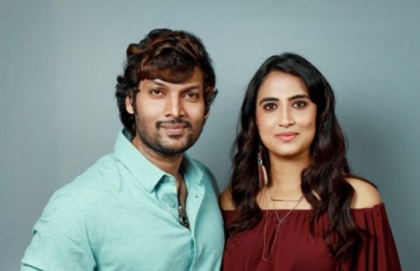 రొమాంటిక్ థ్లిల్లర్ నేపథ్యంగా ప్రేక్షకుల ముందుకి రాబోతున్న అశ్మీ, ట్రైలర్ కి అనూహ్య స్పందన రొమాంటిక్ థ్లిల్లర్ నేపథ్యంగా ప్రేక్షకుల ముందుకి రాబోతున్న అశ్మీ, ట్రైలర్ కి అనూహ్య స్పందన