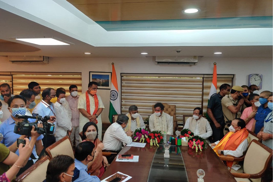 సాంస్కృతిక, పర్యాటక శాఖ మంత్రిగా కిషన్ రెడ్డి బాధ్యతలు స్వీకరణ సాంస్కృతిక, పర్యాటక శాఖ మంత్రిగా కిషన్ రెడ్డి బాధ్యతలు స్వీకరణ