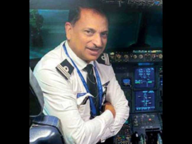 పైలట్ అవతారమెత్తిన కేంద్రమంత్రి పైలట్ అవతారమెత్తిన కేంద్రమంత్రి