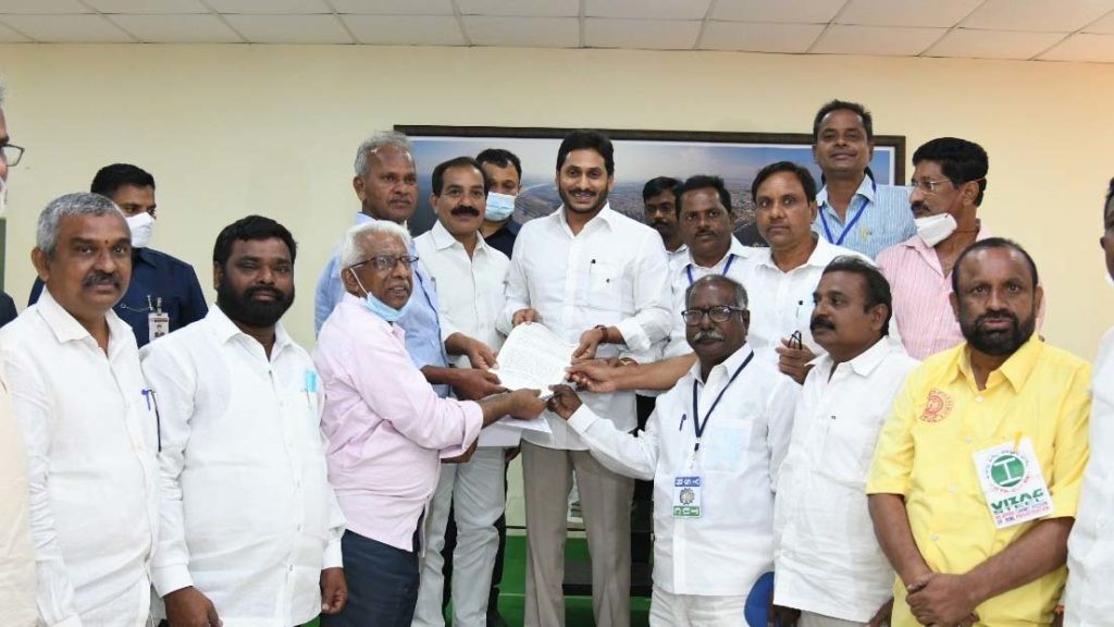 స్టీల్ కార్మికులకు అండగా వైకాపా స్టీల్ కార్మికులకు అండగా వైకాపా