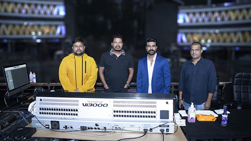 రామ్చరణ్, డైరెక్టర్ శంకర్ కాంబినేషన్లో దిల్రాజు, శిరీశ్ నిర్మిస్తోన్న పాన్ ఇండియా మూవీకి సంగీత సారథ్యం వహిస్తున్న ఎస్.ఎస్.తమన్ రామ్చరణ్, డైరెక్టర్ శంకర్ కాంబినేషన్లో దిల్రాజు, శిరీశ్ నిర్మిస్తోన్న పాన్ ఇండియా మూవీకి సంగీత సారథ్యం వహిస్తున్న ఎస్.ఎస్.తమన్