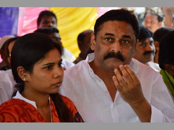 భూమానాగిరెడ్డి ఫ్యామిలిలో విబేధాలు భూమానాగిరెడ్డి ఫ్యామిలిలో విబేధాలు