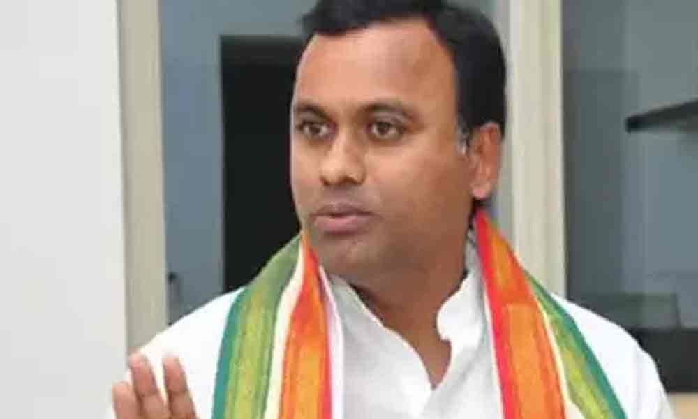 రాజగోపాలరెడ్డి వ్యవహారంలో కాంగ్రెస్ ఆచితూచి అడుగులు రాజగోపాలరెడ్డి వ్యవహారంలో కాంగ్రెస్ ఆచితూచి అడుగులు