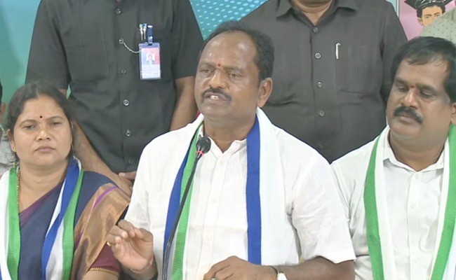వారసురాలి ఎంట్రీ దిశగా అడుగులు వారసురాలి ఎంట్రీ దిశగా అడుగులు