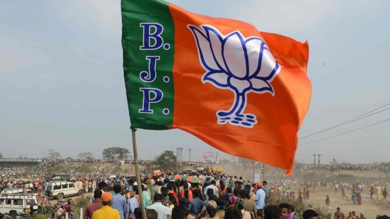 కమలంలో ఏం జరుగుతోంది కమలంలో ఏం జరుగుతోంది