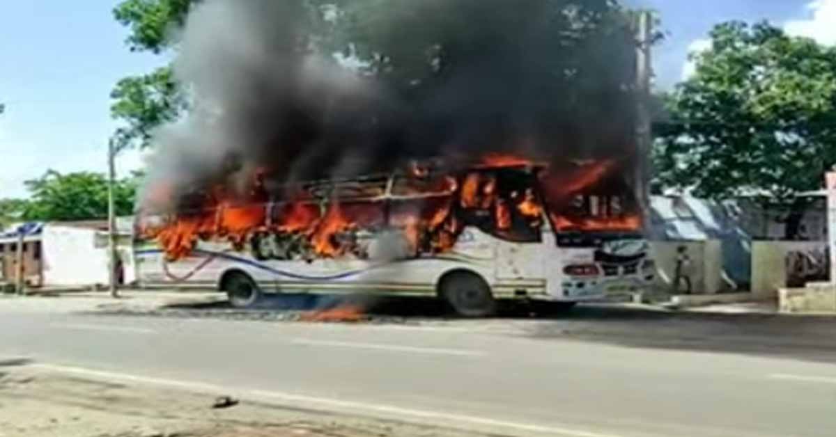 మంటలకు బస్సు ఆహూతి… 25 మంది సజీవదహనం మంటలకు బస్సు ఆహూతి… 25 మంది సజీవదహనం