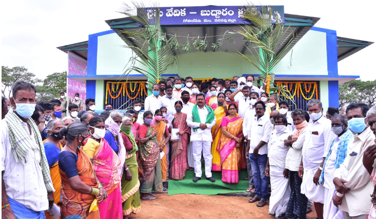 పంజాబ్, హర్యానాలతో సమానంగా తెలంగాణలో వరి దిగుబడి... వ్యవసాయ శాఖ మంత్రి నిరంజన్ రెడ్డి పంజాబ్, హర్యానాలతో సమానంగా తెలంగాణలో వరి దిగుబడి... వ్యవసాయ శాఖ మంత్రి నిరంజన్ రెడ్డి