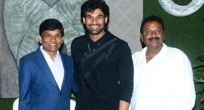 భారీ వర్షాల కారణంగా దెబ్బతిన్న బెల్లంకొండ సాయి శ్రీనివాస్, వి.వి. వినాయక్, పెన్ స్టూడియోస్ ‘ఛత్రపతి’ హిందీ రీమేక్ సెట్ భారీ వర్షాల కారణంగా దెబ్బతిన్న బెల్లంకొండ సాయి శ్రీనివాస్, వి.వి. వినాయక్, పెన్ స్టూడియోస్ ‘ఛత్రపతి’ హిందీ రీమేక్ సెట్