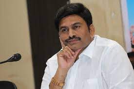 ఓ వైపు ఫిర్యాదులు..మరో వైపు లేఖలు ఓ వైపు ఫిర్యాదులు..మరో వైపు లేఖలు