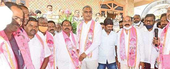 కొత్త బాధ్యతలతో గులాబీ నేతలు