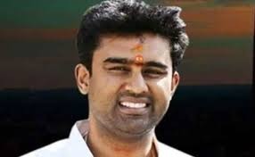 అమావాస్య రోజుల్లో సూరజ్ ఎర్రచీర కట్టుకొని, నల్లగాజులు ధరించేవాడు.....సిఐడి విచారణలో వెల్లడి అమావాస్య రోజుల్లో సూరజ్ ఎర్రచీర కట్టుకొని, నల్లగాజులు ధరించేవాడు.....సిఐడి విచారణలో వెల్లడి