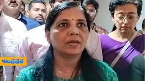కేజ్రీవాల్ భార్యకు కోర్టు నోటీసు కేజ్రీవాల్ భార్యకు కోర్టు నోటీసు