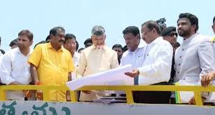 పోలవరాన్ని సందర్శించిన చంద్రబాబు పోలవరాన్ని సందర్శించిన చంద్రబాబు
