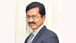ఎయిర్ పోర్టు లో మీడియాపై ప్రభాకర్ రావు అనుచరుల దాడి ఎయిర్ పోర్టు లో మీడియాపై ప్రభాకర్ రావు అనుచరుల దాడి