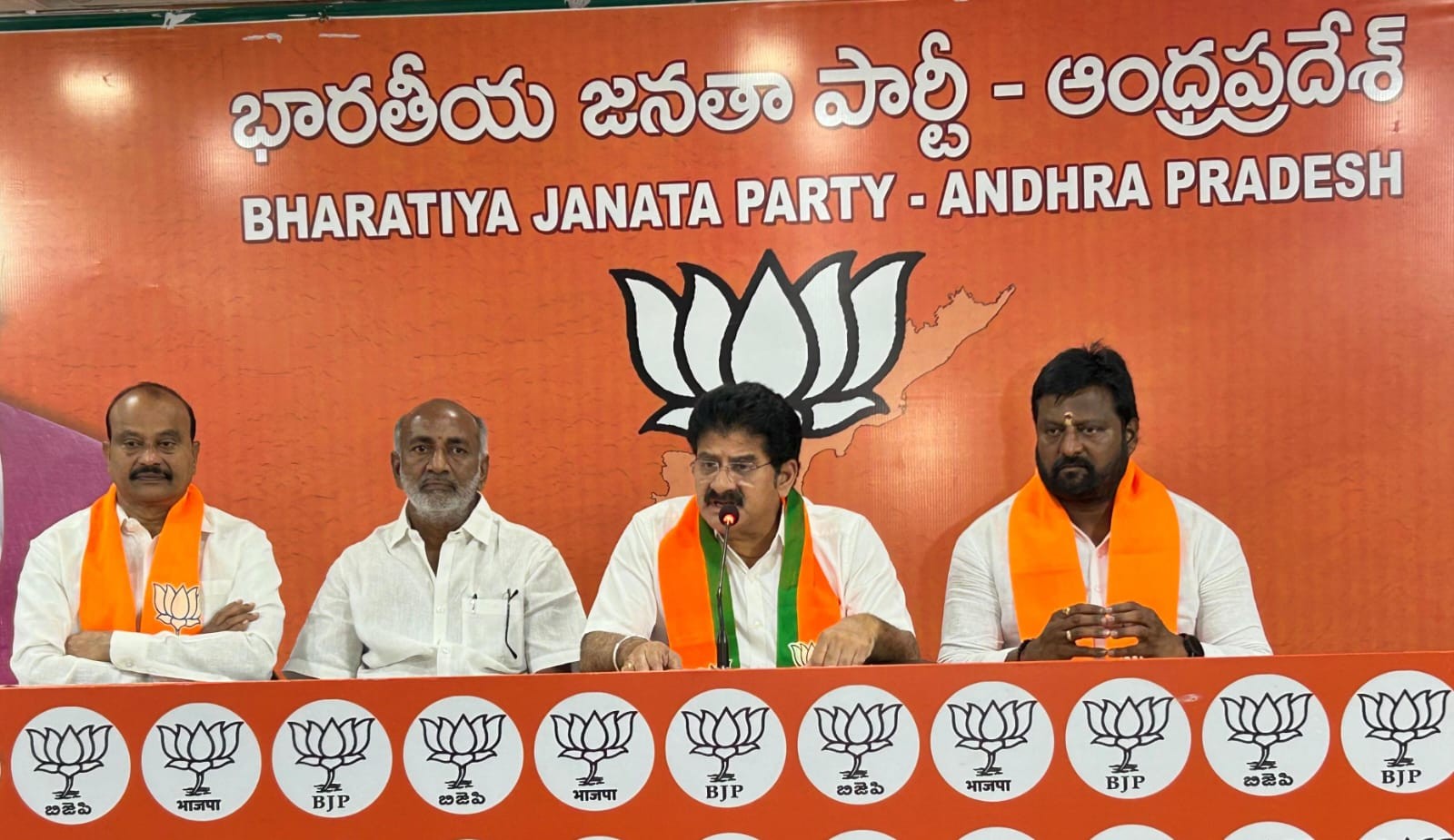 కాంగ్రెస్ వి అవగాహన లేకుండా కాంగ్రెస్ తప్పుడు ఆరోపణలు కాంగ్రెస్ వి అవగాహన లేకుండా కాంగ్రెస్ తప్పుడు ఆరోపణలు