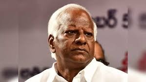 కొంప ముంచుతున్న గ్రూప్ రాజకీ్యాలు కొంప ముంచుతున్న గ్రూప్ రాజకీ్యాలు