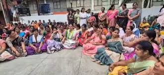 మహిళా కమిషన్ ముందు జాగృతి నిరసన మహిళా కమిషన్ ముందు జాగృతి నిరసన