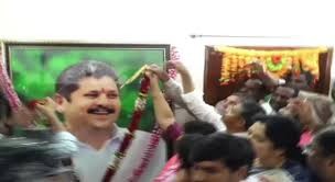 మదన్ లాల్ కు కేటీఆర్ నివాళులు మదన్ లాల్ కు కేటీఆర్ నివాళులు
