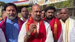 టీటీడీలో అన్యమతస్తులకు ఉద్యోగాలెలా ఇస్తారు? టీటీడీలో అన్యమతస్తులకు ఉద్యోగాలెలా ఇస్తారు?