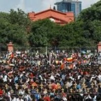 తొక్కిసలాట పై సుమోటో గా తీసుకున్న కర్నాటక హైకోర్టు